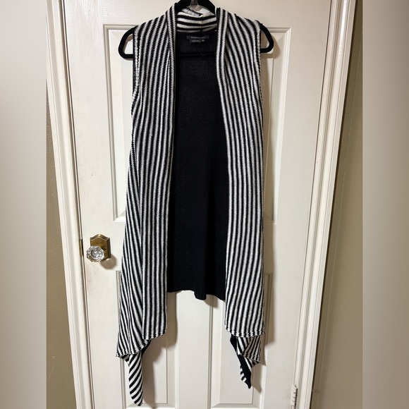 BCBGMaxAzria Sweaters - NWOT BCBGMaxAzria Black Knit Sleeveless Drape Cardigan with Striped Trim Sz: XL